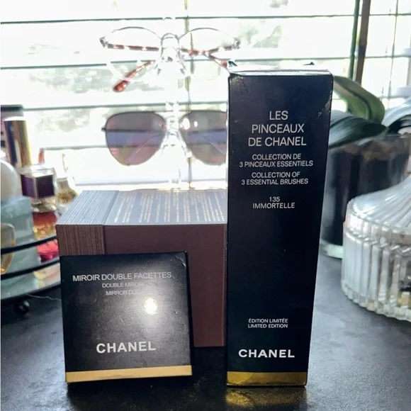 CHANEL Makeup Brush Set with Lavender Case - Picture 4 of 5